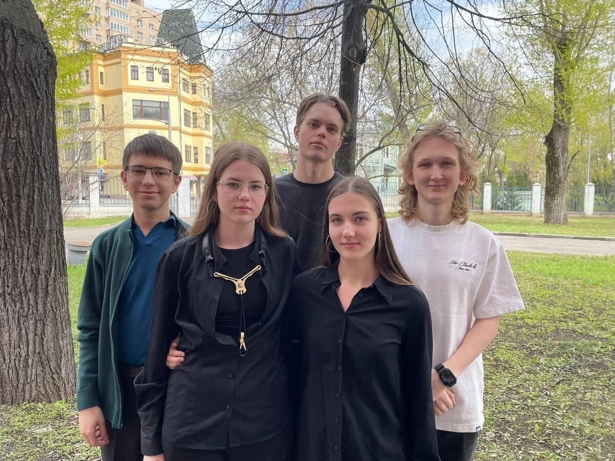 Пятеро В Потоке (Москва)